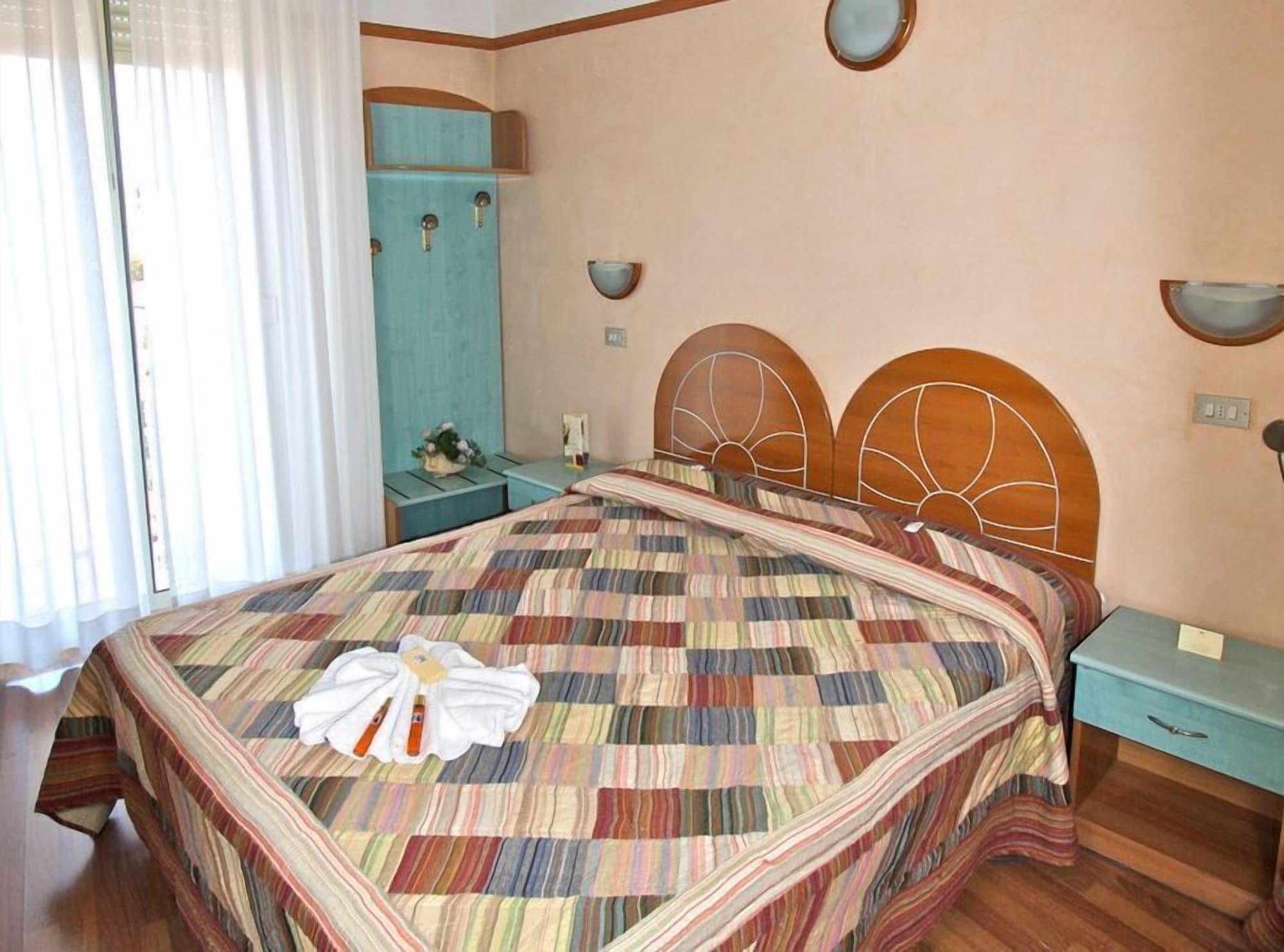 Hotel Britannia Rimini Marina Centro Exterior foto