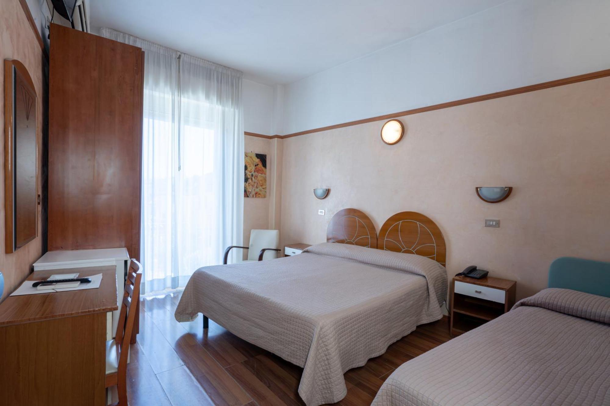 Hotel Britannia Rimini Marina Centro Exterior foto