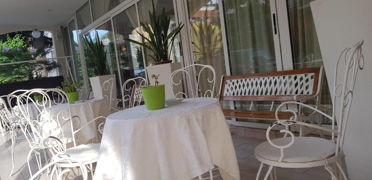 Hotel Britannia Rimini Marina Centro Exterior foto